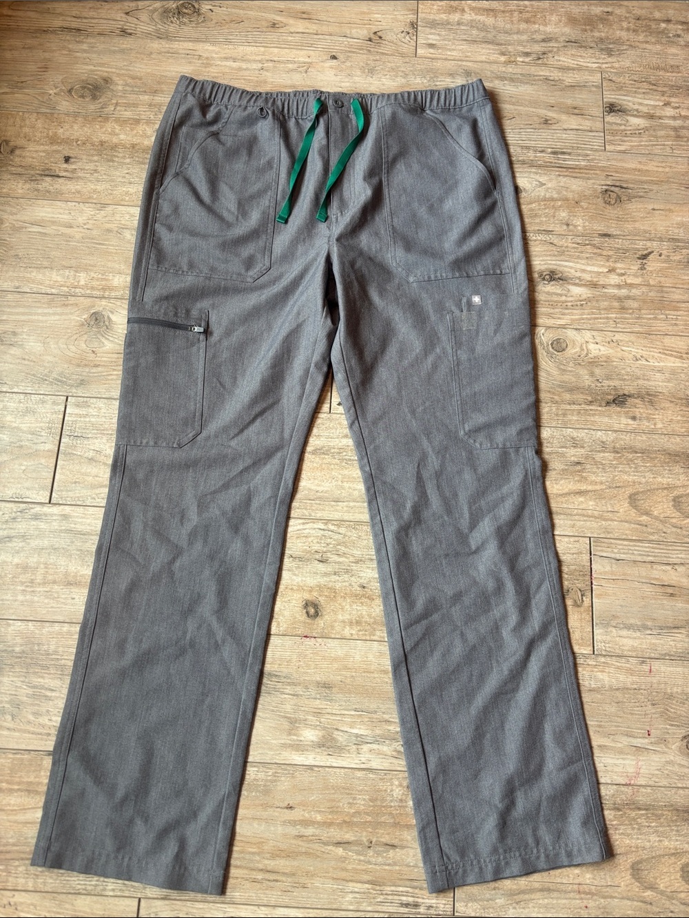 Figs Men's Gray Cargo Scrub Pants with Green Drawstring XL